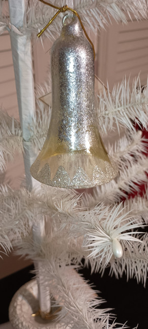 BETHANY LOWE-2023 HOLIDAY GOLD METALIC GLASS BELL ORNAMENT- NEW