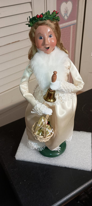 BYERS CHOICE CAROLER-2024-CHRISTKIND-NEW