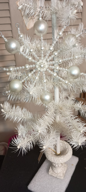 BETHANY LOWE- PEARL SNOWBURT ORNAMENT-NEW