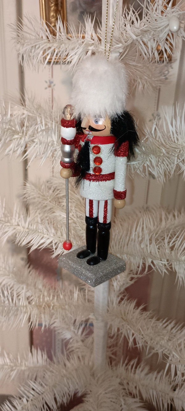 KURT ADLER 6" WOODEN NUTCRACKER ORNAMENT-WHITE FUR HAT-NEW
