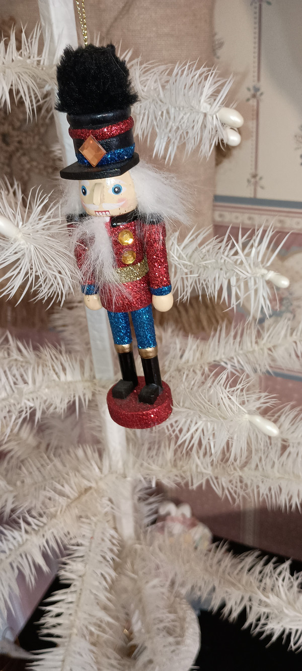 KURT ADLER 6" WOODEN NUTCRACKER ORNAMENT-BLACK FUR HAT-NEW