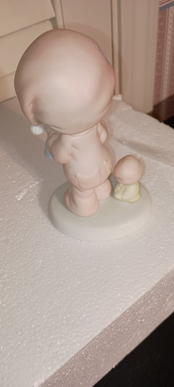 PRECIOUS MOMENTS PORCELAIN FIGURINE-A SPECIAL CHIME FOR JESUS