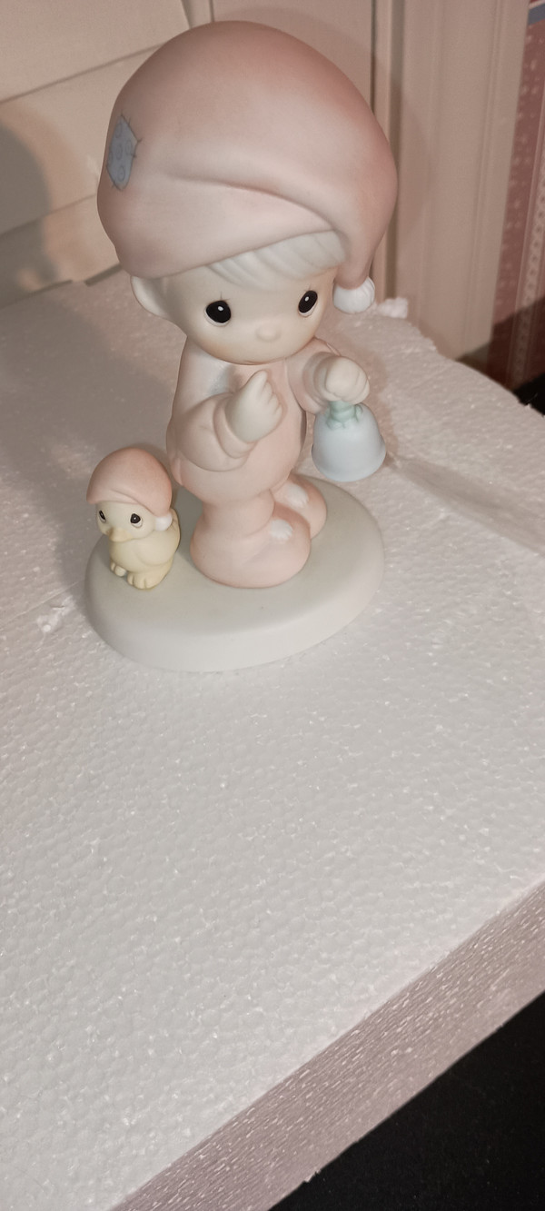 PRECIOUS MOMENTS PORCELAIN FIGURINE-A SPECIAL CHIME FOR JESUS