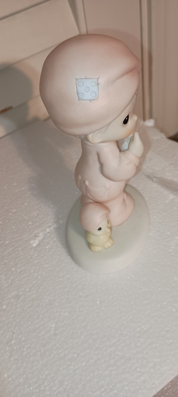 PRECIOUS MOMENTS PORCELAIN FIGURINE-A SPECIAL CHIME FOR JESUS