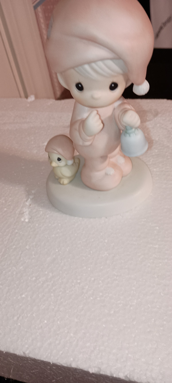 PRECIOUS MOMENTS PORCELAIN FIGURINE-A SPECIAL CHIME FOR JESUS