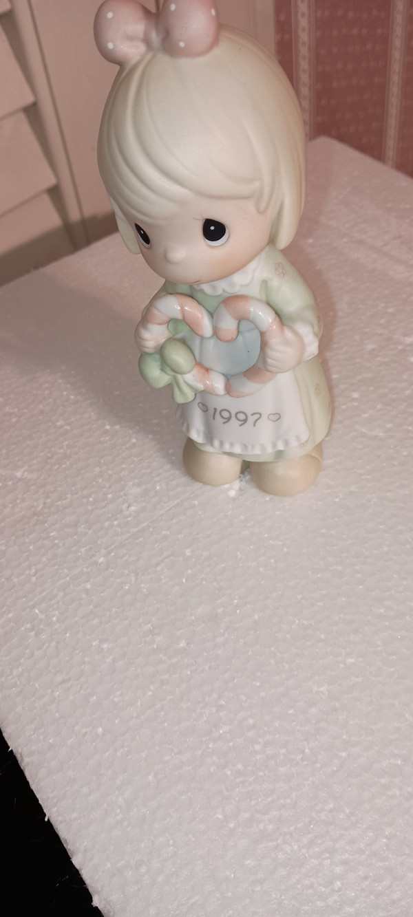 PRECIOUS MOMENTS  1997 ANNUAL EDITION FIGURINE- CANE YOU JOIN US FOR A MERRY CHRISTMAS?