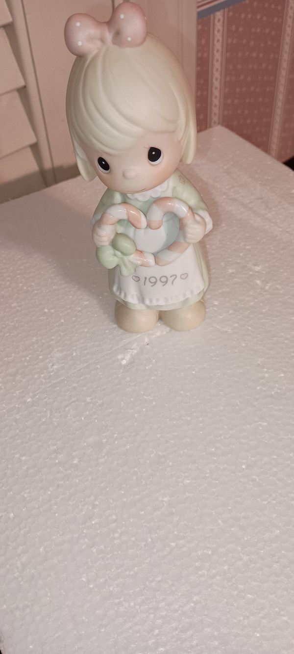 PRECIOUS MOMENTS  1997 ANNUAL EDITION FIGURINE- CANE YOU JOIN US FOR A MERRY CHRISTMAS?