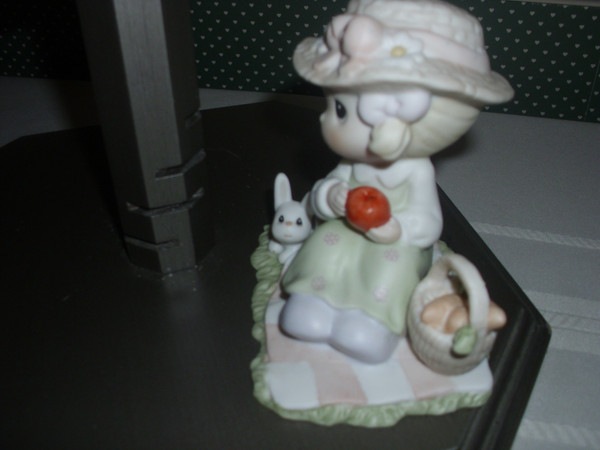 PRECIOUS MOMENTS PORCELAIN FIGURINE EVENT PIECE-WE'RE SO HOPPY YOU'R HERE
