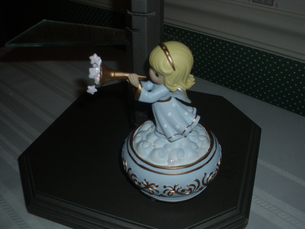 PRECIOUS MOMENTS TRUMPETING ANGEL MUSICAL RESIN FIGURINE-