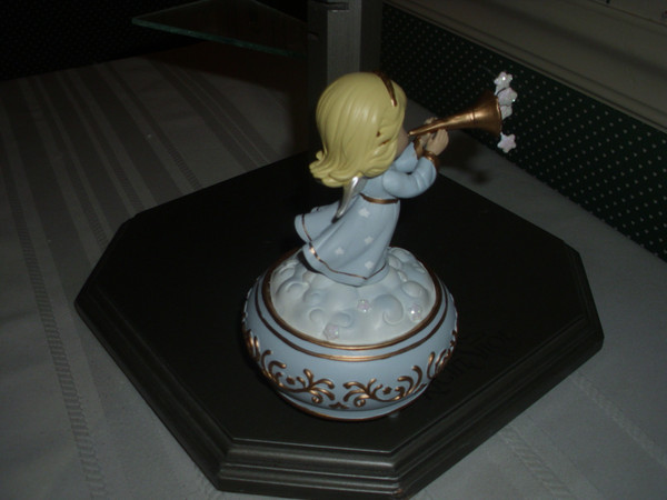 PRECIOUS MOMENTS TRUMPETING ANGEL MUSICAL RESIN FIGURINE-