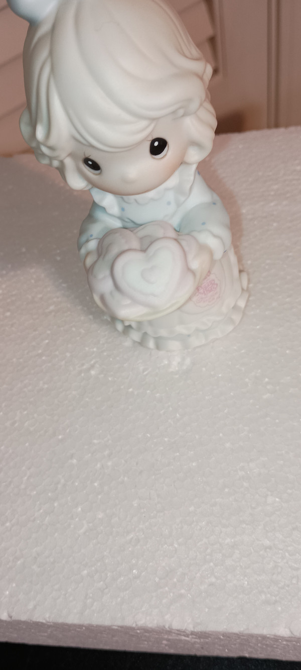 PRECIOUS MOMENTS PORCELAIN FIGURINE-YOU'RE THE SWEETEST COOKIE IN THE BATCH