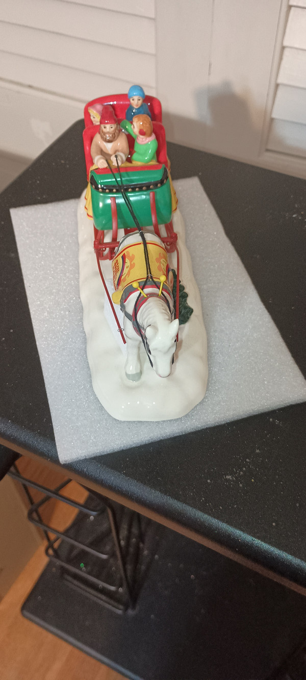 DEPT. 56 SNOW VILLAGE CERAMIC ACCESSORY -SNOW VILLAGE SLEIGH RIDE