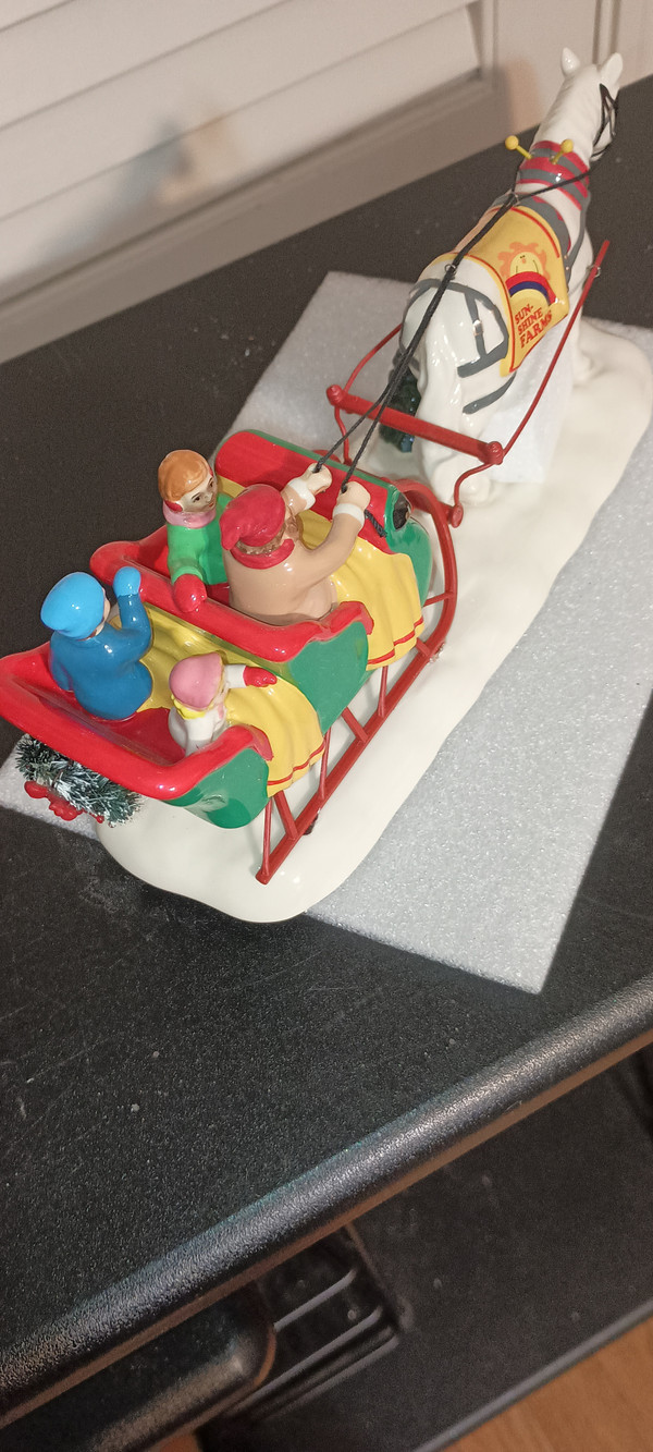 DEPT. 56 SNOW VILLAGE CERAMIC ACCESSORY -SNOW VILLAGE SLEIGH RIDE