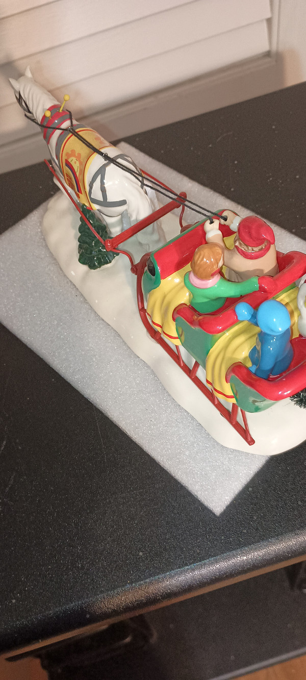 DEPT. 56 SNOW VILLAGE CERAMIC ACCESSORY -SNOW VILLAGE SLEIGH RIDE