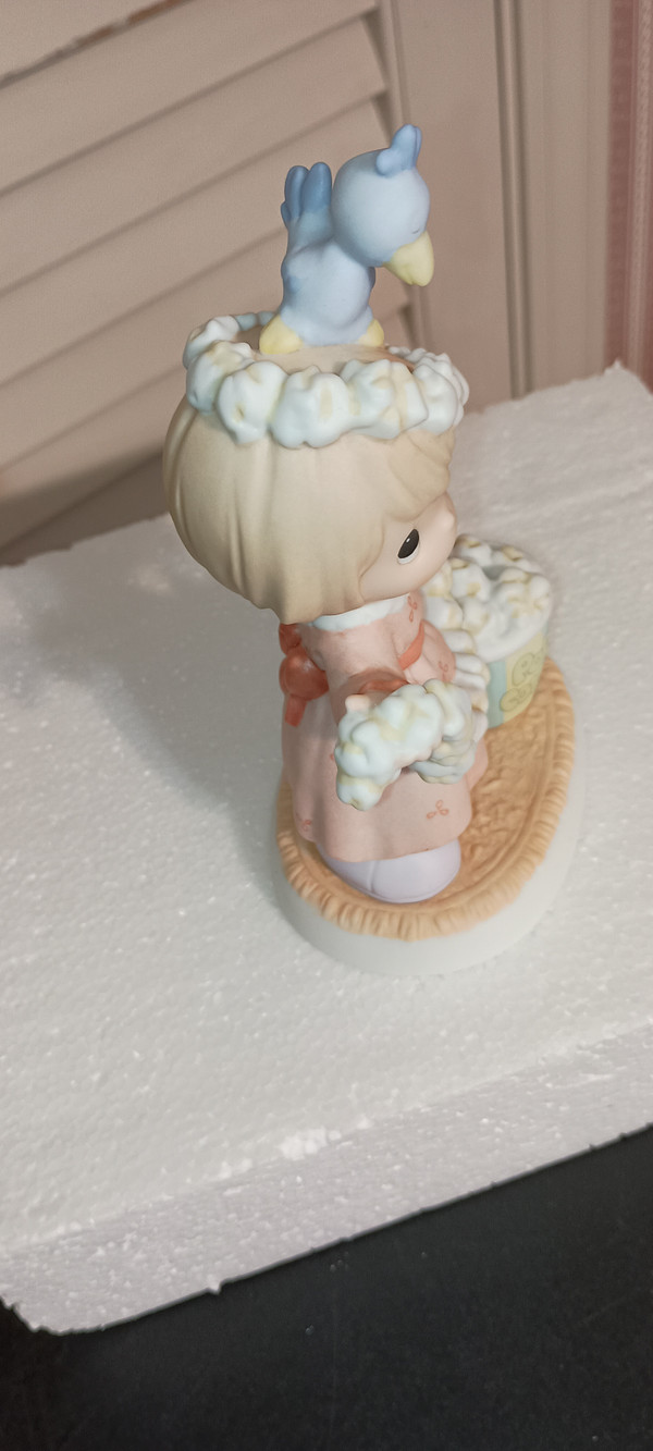 PRECIOUS MOMENTS PORCELAIN FIGURINE-THINGS ARE POPPIN AT OUR HOUSE THIS CHRISTMAS
