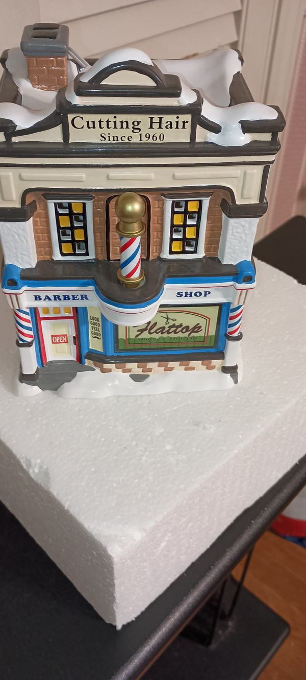 DEPT.56 SNOW VILLAGE ANIMATED FLATTOP BARBER SHOP