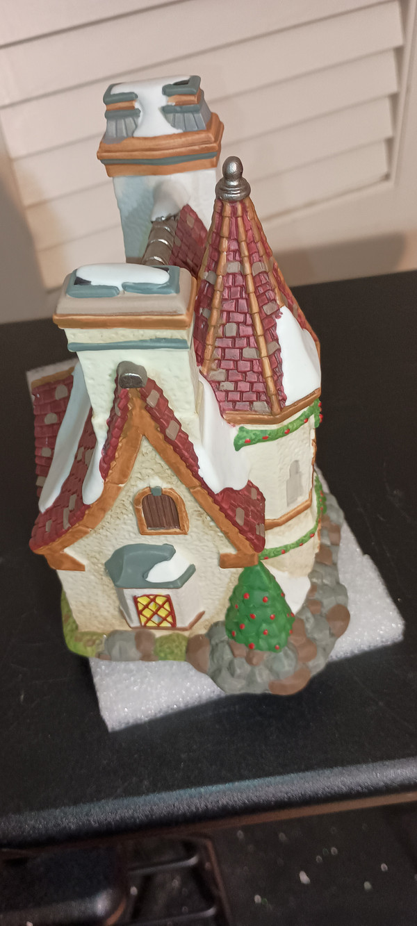 DEPT. 56 DICKENS VILLAGE PORCELAIN BUILDING WITH LIGHT CORD-VICTORIAN GRANGE HOUSE