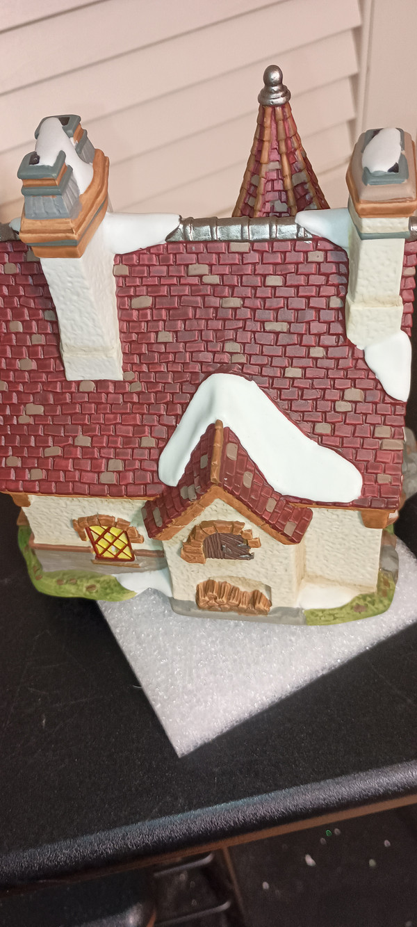DEPT. 56 DICKENS VILLAGE PORCELAIN BUILDING WITH LIGHT CORD-VICTORIAN GRANGE HOUSE