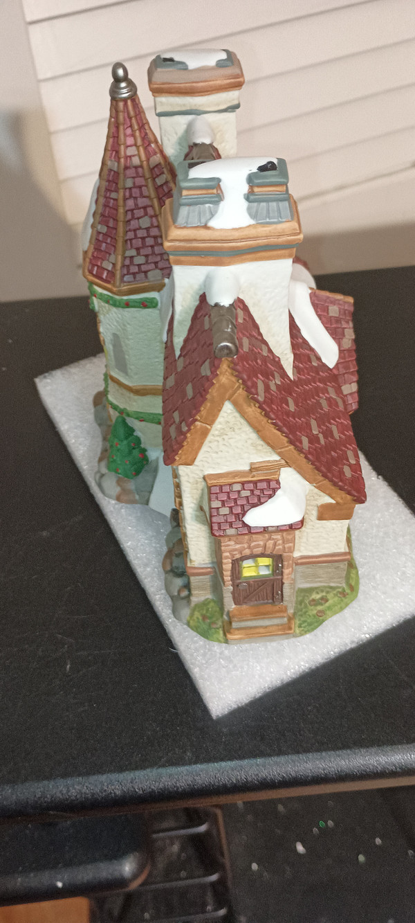 DEPT. 56 DICKENS VILLAGE PORCELAIN BUILDING WITH LIGHT CORD-VICTORIAN GRANGE HOUSE