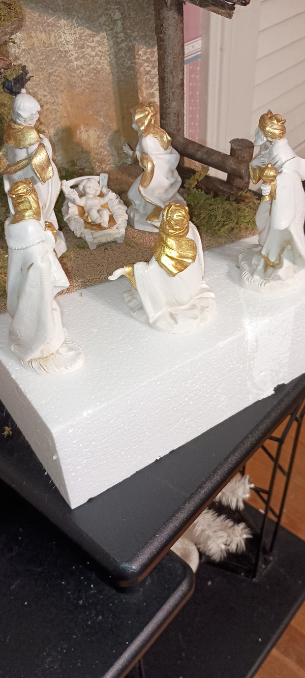 FONTANINI - GOLDEN COLLECTION 6 PIECE NATIVITY SET WITH MUSICAL ITALIAN STABLE-NEW2020