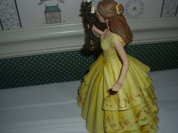 DISNEY-CINEMATIC MOMENT- BELLE FROM LIVE MOVIE-NEW IN BOX