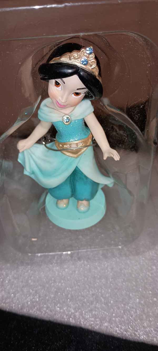 DISNEY SHOWCASE -GROWING UP FIGURINE- JASMINE- NEW IN BOX