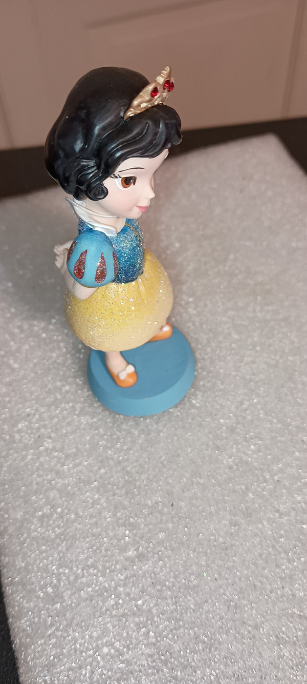 DISNEY SHOWCASE GROWING UP FIGURINE- SNOW WHITE-NEW IN BOX