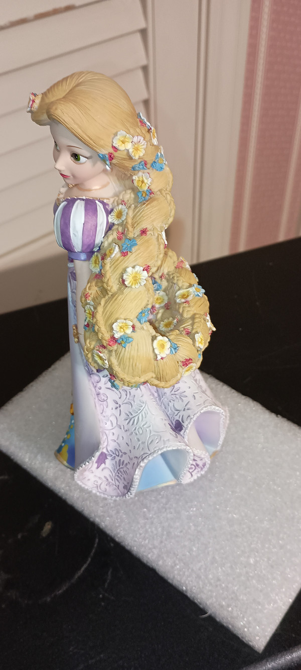 DISNEY SHOWCASE-COUTURE DE FORCE FIGURINE- RAPUNZEL FROM DISNEY'S "TANGLED"-NEW IN BOX