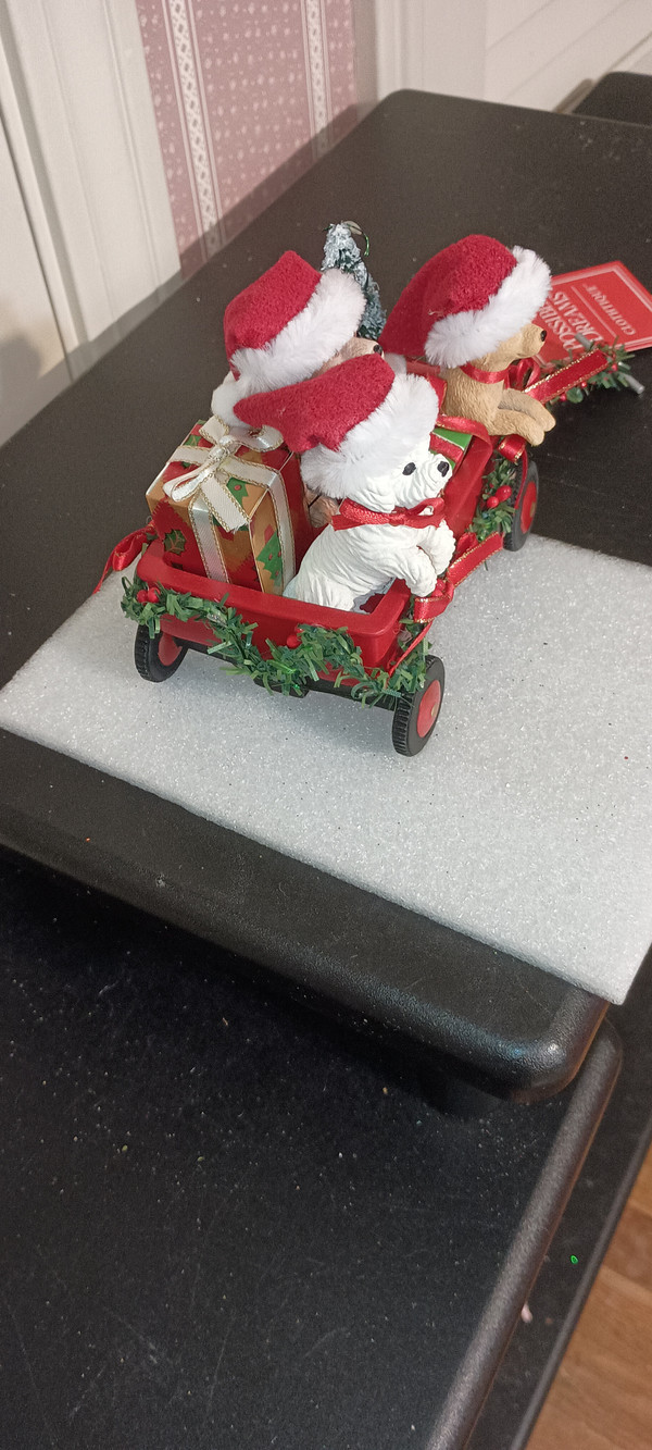 POSSIIBLE DREAMS CLOTHIQUE 2019 FULL WAGON WITH LIGHTED GARLAND-NEW IN BOX