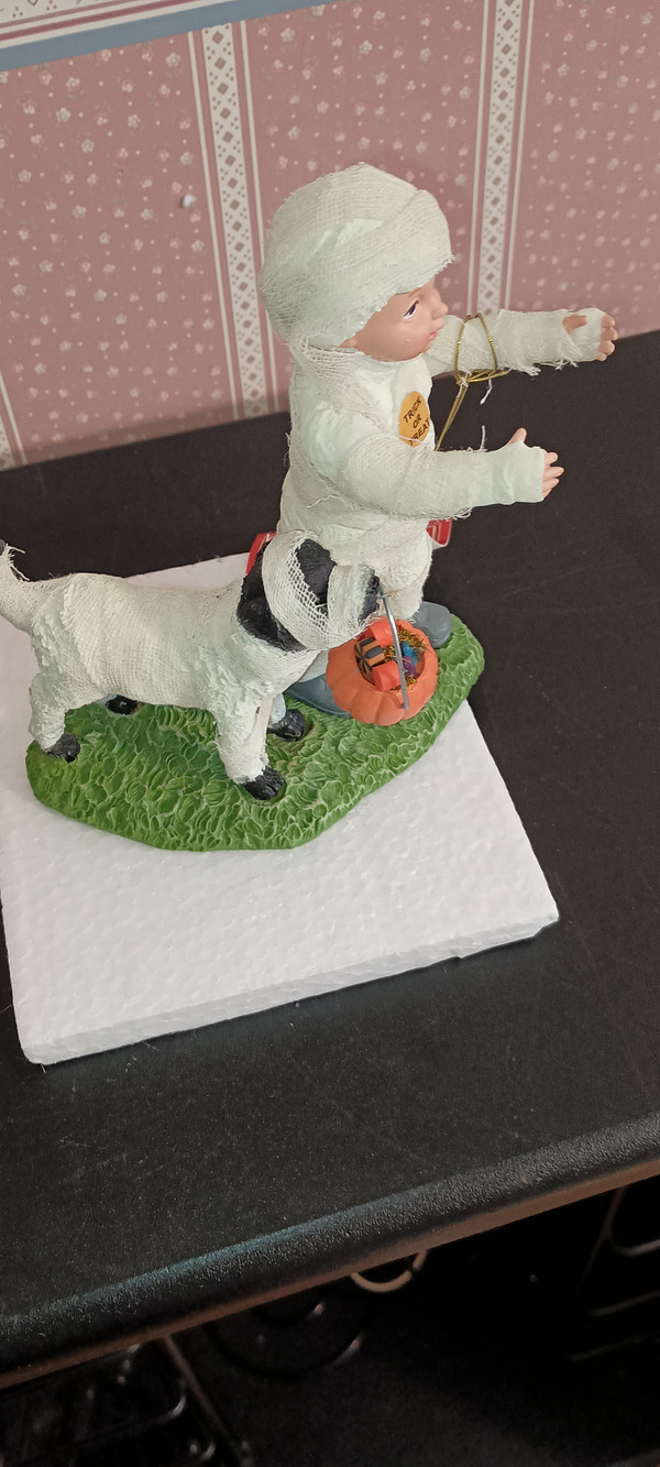 POSSIBLE DREAMS HALLOWEEN CLOTHIQUE-2020-MUMMY AND DOG FIGURINES-NEW IN BOX