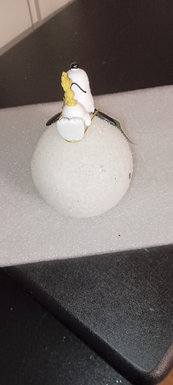 ROMAN- PEANUTS LED-SNOOPY-ON LIGHTED GLITTER SNOWBALL-NEW-4.5"H