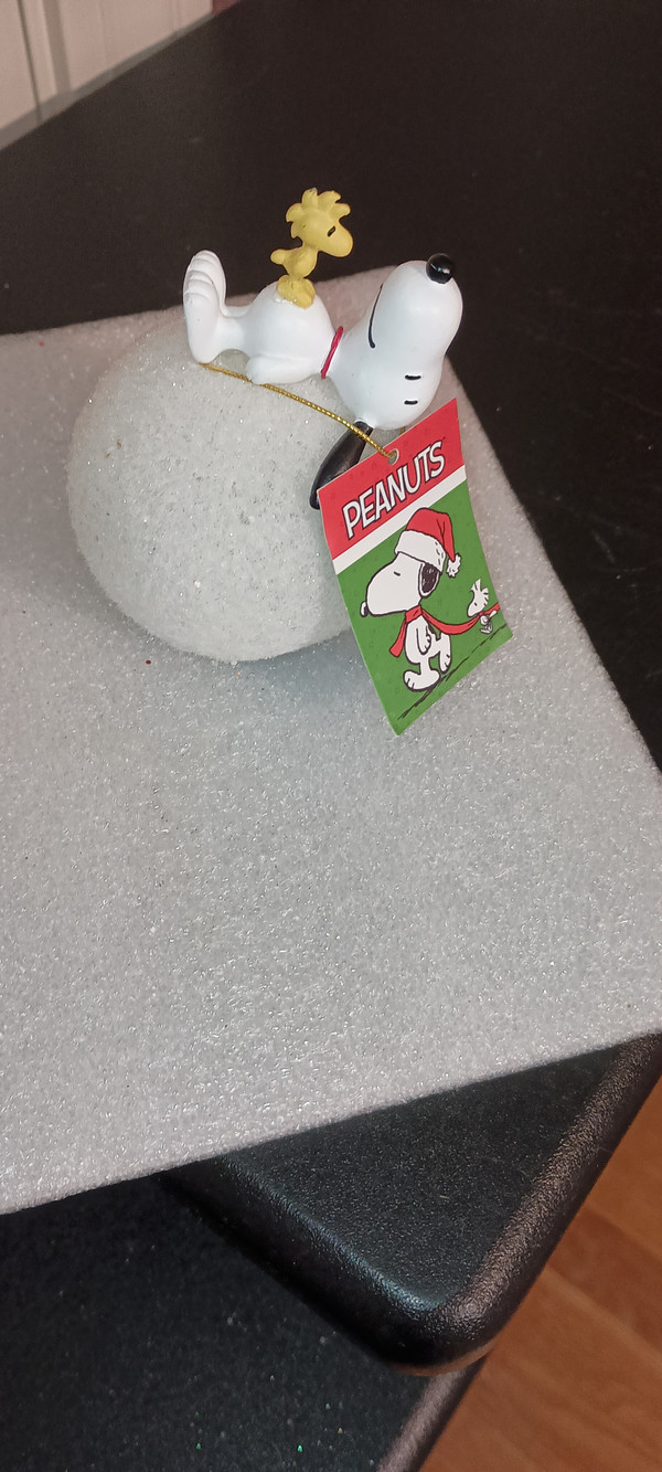 ROMAN- PEANUTS LED-SNOOPY-ON LIGHTED GLITTER SNOWBALL-NEW-4.5"H