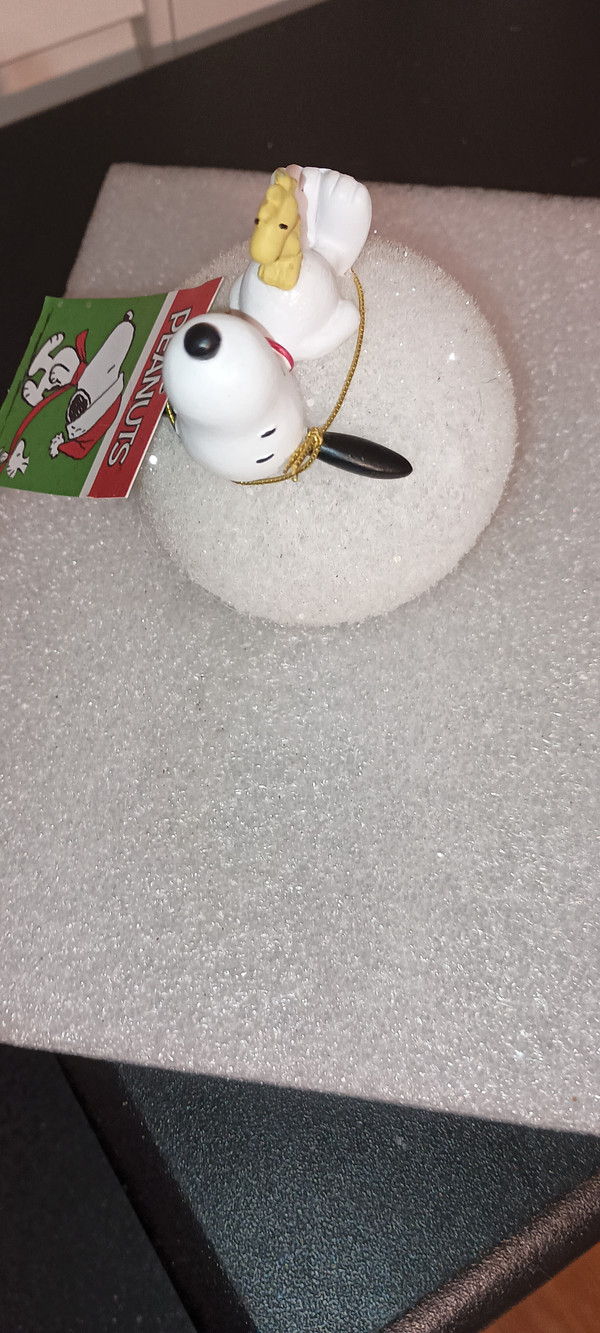 ROMAN- PEANUTS LED-SNOOPY-ON LIGHTED GLITTER SNOWBALL-NEW-4.5"H