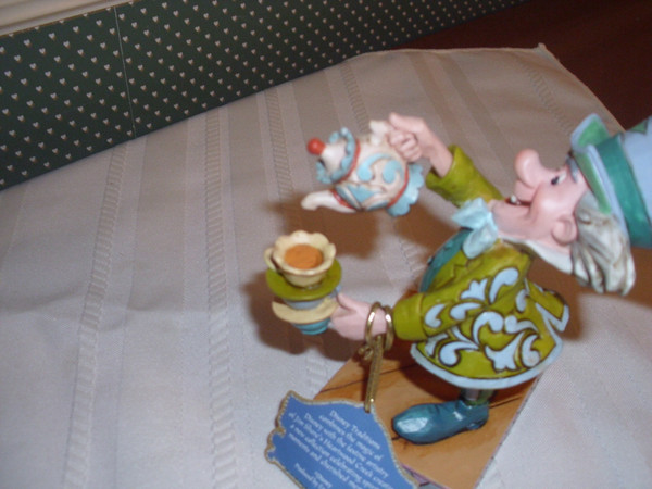 DISNEY TRADITIONS/JIM SHORE MAD HATTER FIGURINE FROM ALICE IN WONDERLAND-NEW IN BOX