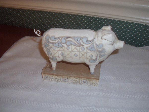 JIM SHORE 2019-HEARTWOOD CREEK WHITE FARMHOUSE FIGURINE- PIG- "HOG WILD"-NEW IN BOX.