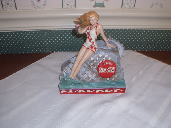 JIM SHORE-2017 COCA COLA FIGURINE- "BLONDE BEAUTY" FIGURINE-NEW IN BOX