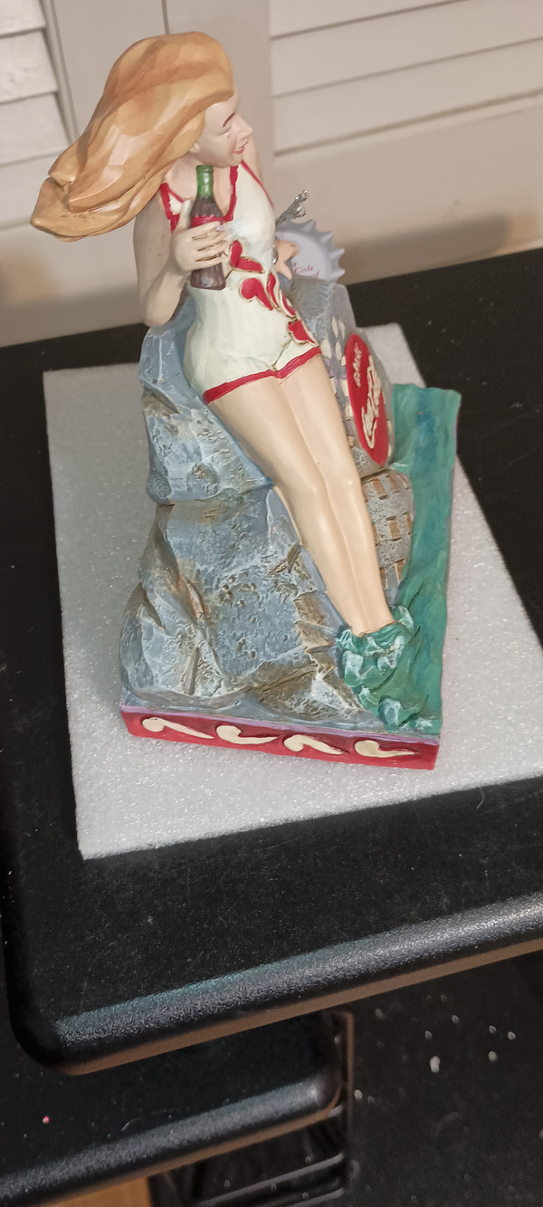 JIM SHORE-2017 COCA COLA FIGURINE- "BLONDE BEAUTY" FIGURINE-NEW IN BOX