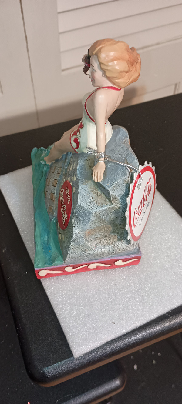 JIM SHORE-2017 COCA COLA FIGURINE- "BLONDE BEAUTY" FIGURINE-NEW IN BOX