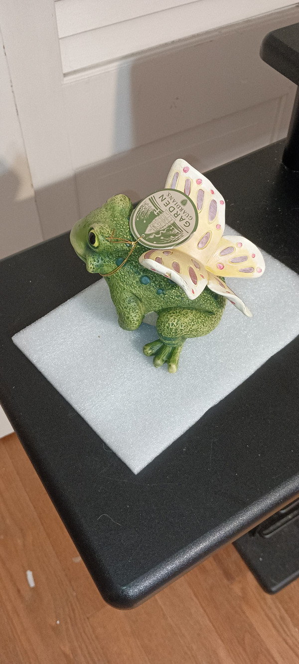 DEPT.56 GARDEN GUARDIANS-GUARD-SLICK THE FROG-NEW