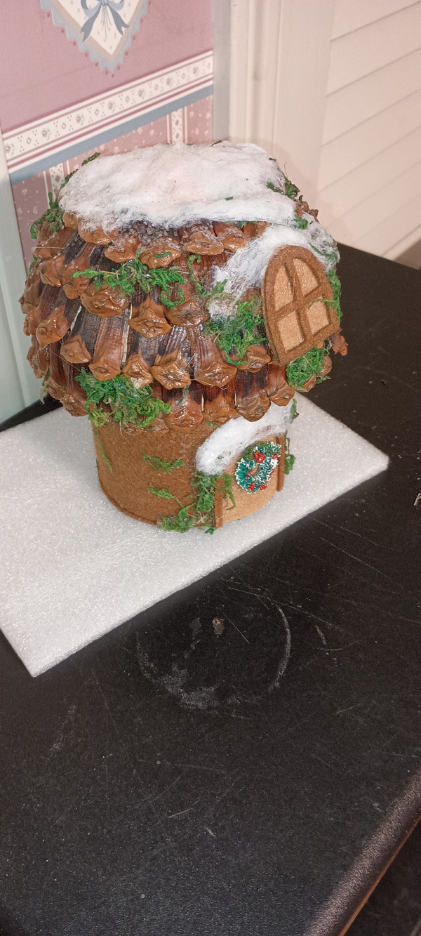 DEPT. 56 6"H SNOW CHRISTMAS BROWN GNOME COTTAGE-NEW