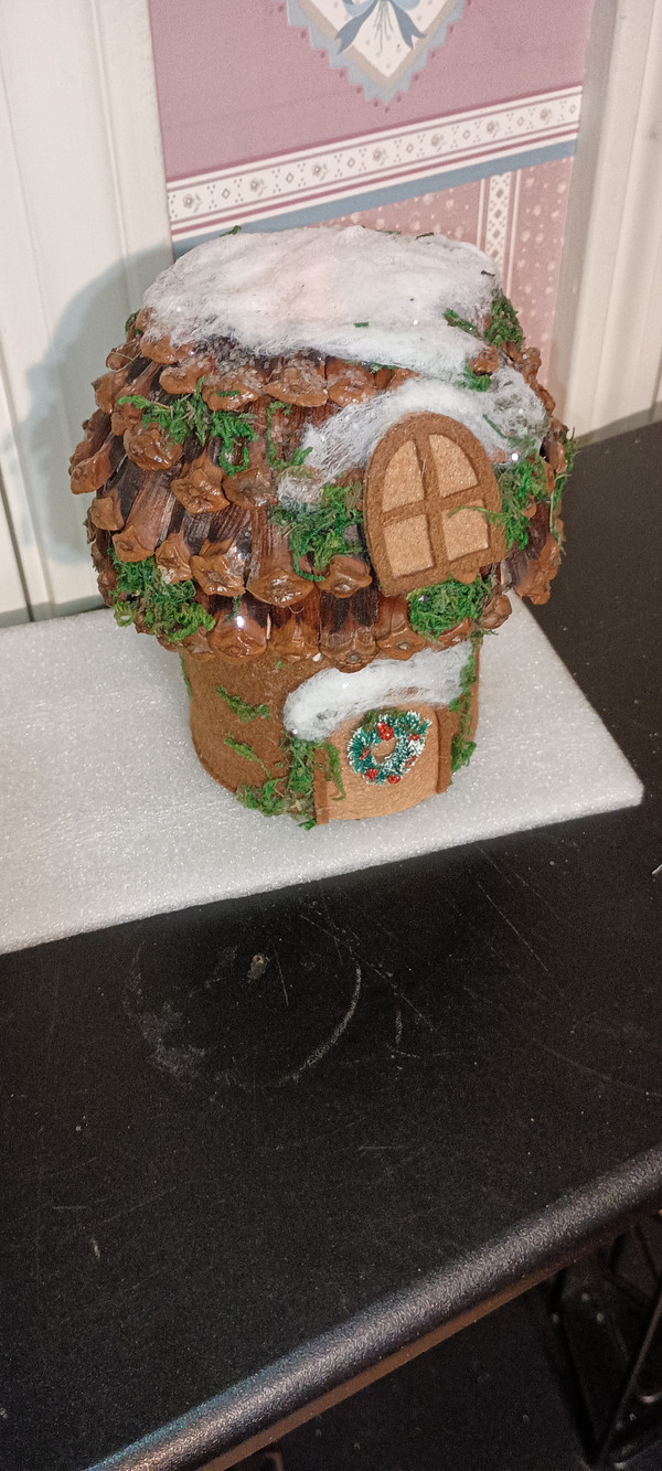 DEPT. 56 6"H SNOW CHRISTMAS BROWN GNOME COTTAGE-NEW