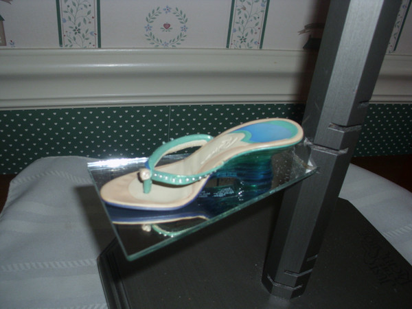 JUST THE RIGHT SHOE CLUB MEMBERS 2002 FIGURINE FIRE AND WATER-BOX/COA19.99