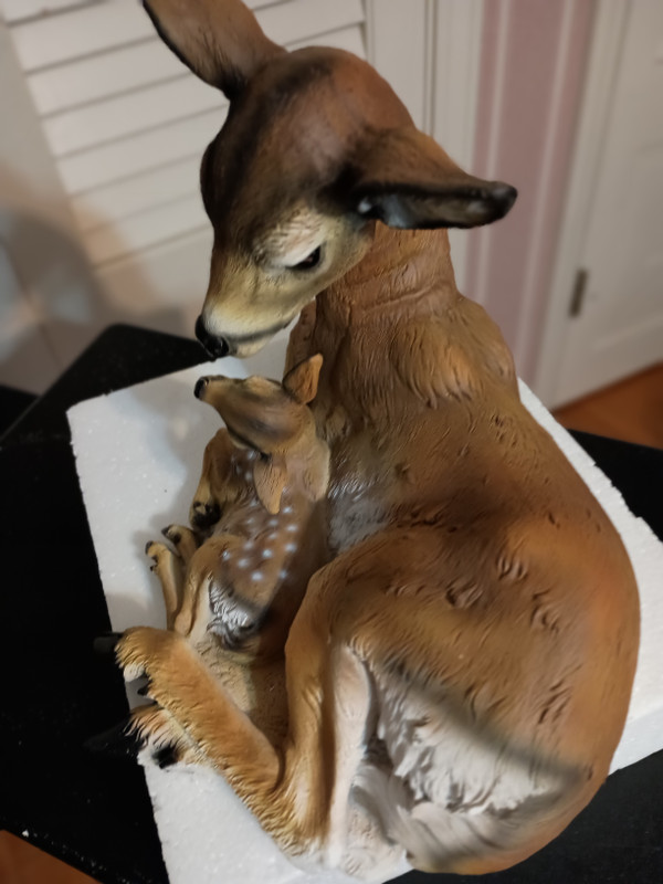 JOSEPH STUDIO-LAYING DEER-2 FIGURE PIECE