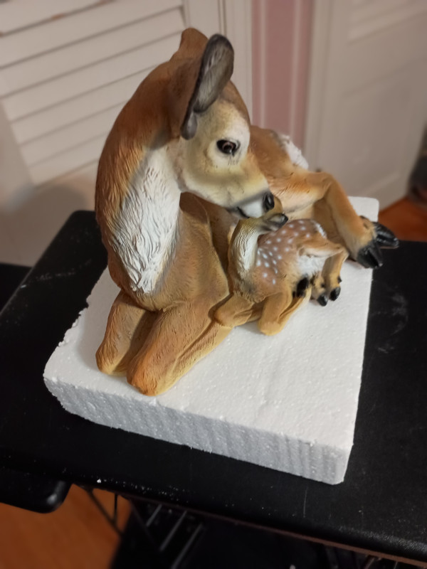 JOSEPH STUDIO-LAYING DEER-2 FIGURE PIECE