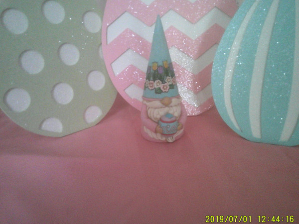 EASTER GNOME HOLDING EGG