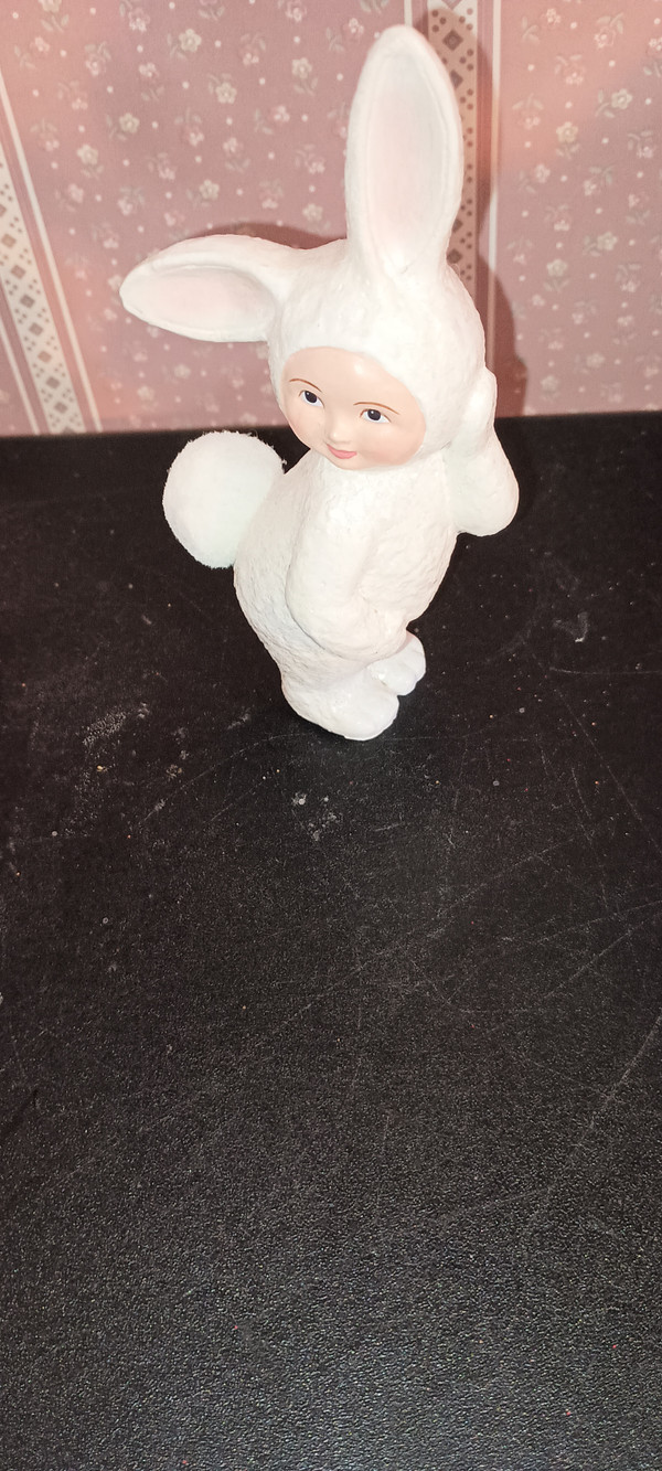 BETHANY LOWE-2023-EASTER- FIGURINE-POSING SPARKLE BUNNY-NEW