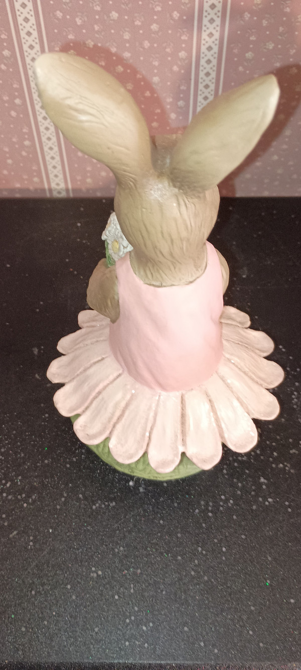 BETHANY LOWE EASTER FIGURINE-DAISY BUNNY-NEW