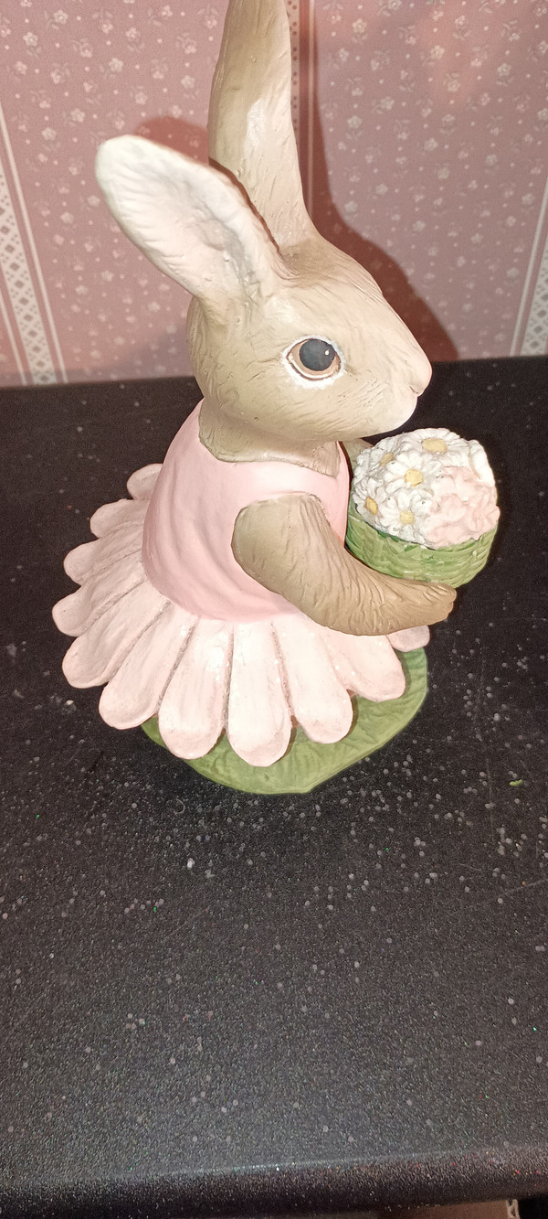 BETHANY LOWE EASTER FIGURINE-DAISY BUNNY-NEW