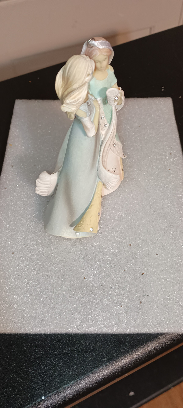2019 FOUNDATIONS BY ENESCO- LOVE YOU LIKE A SISTER ANGEL ORNAMENT- NEW IN BOX