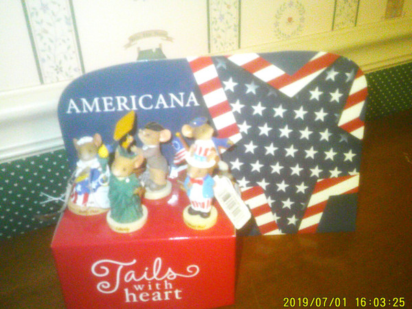 2020 TAILS WITH HEART-AMERICANA FIGURINE-STATUE OF LIBERTY-NEW IN BOX